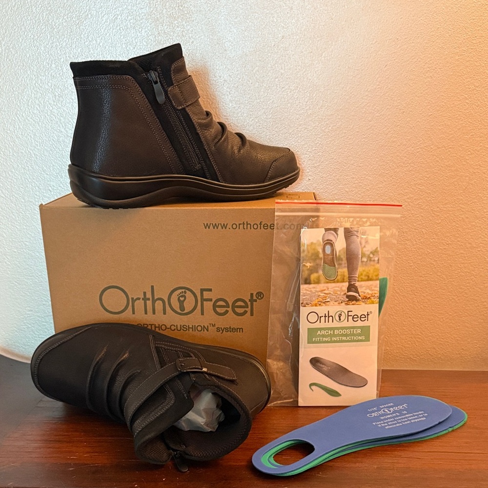 OrthoFeet Women's Black Ankle Boots